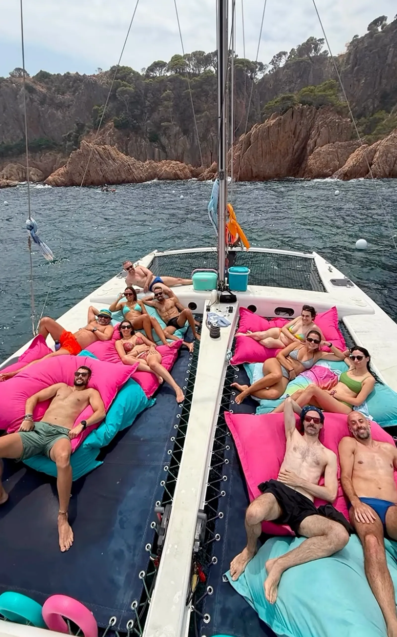 Equip a bord del Catamarà
